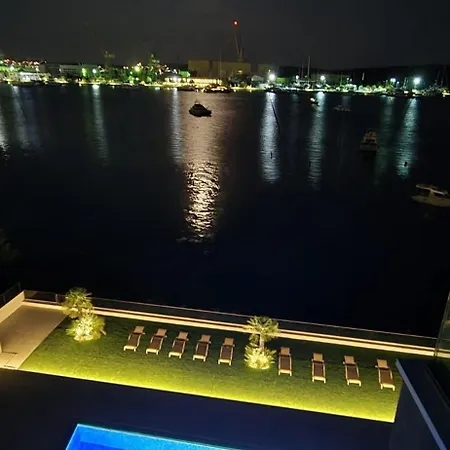 Royal Dutch 10 Apartment *