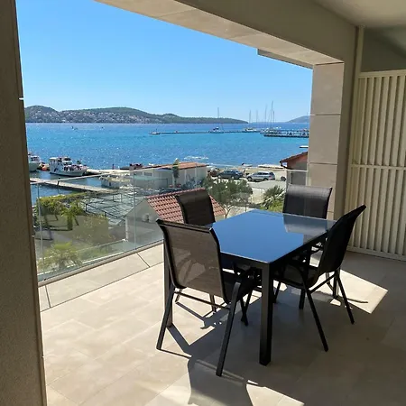 Royal Dutch 10 Apartment *