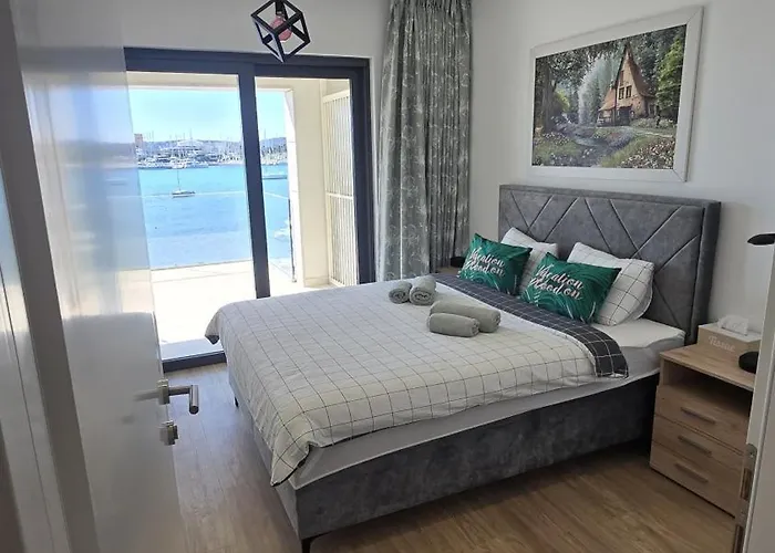 Royal Dutch 10 * Trogir