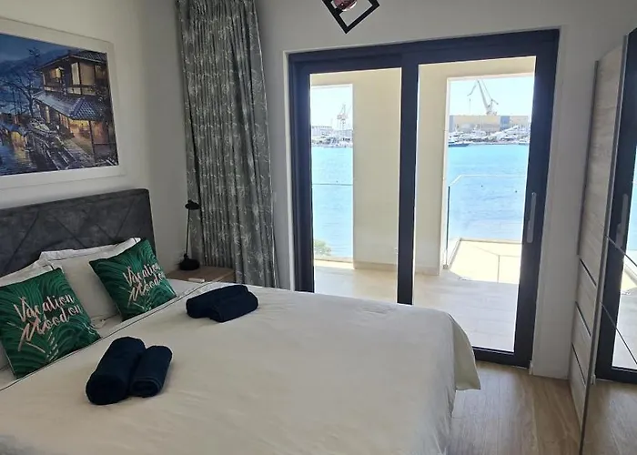 Royal Dutch 10 * Trogir