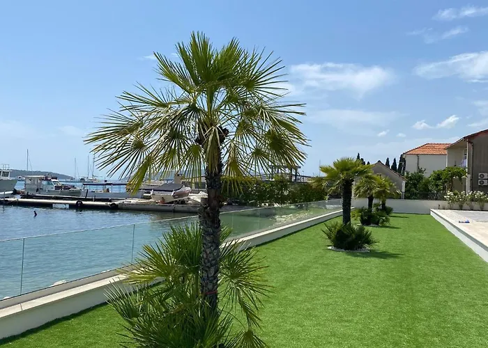 Royal Dutch 10 * Trogir