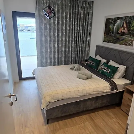 Royal Dutch 10 Daire Trogir